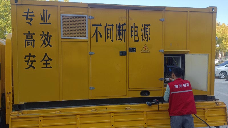 陆川柴油发电机组和UPS电源配合使用时，如何避免切换过程中的电力中断？